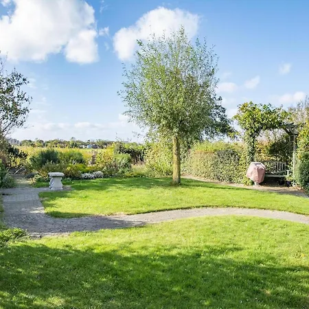 Villa Beautiful Detached Garden
