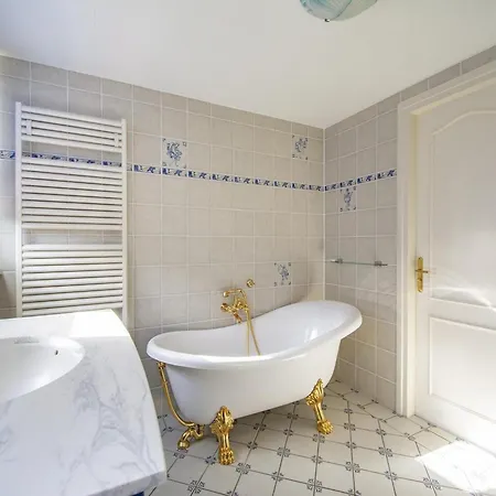 Beautiful Detached Garden Villa