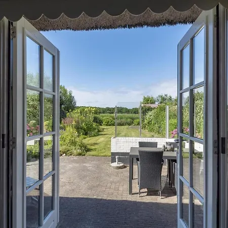 Villa Beautiful Detached Garden