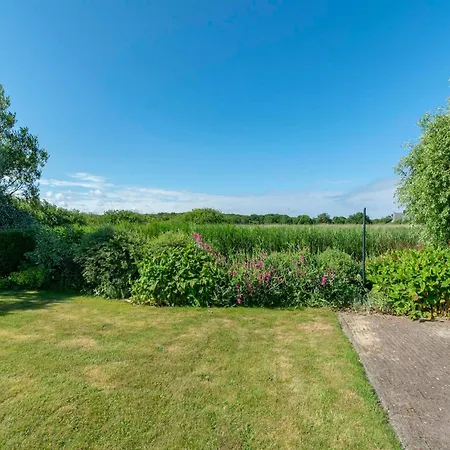 Villa Beautiful Detached Garden