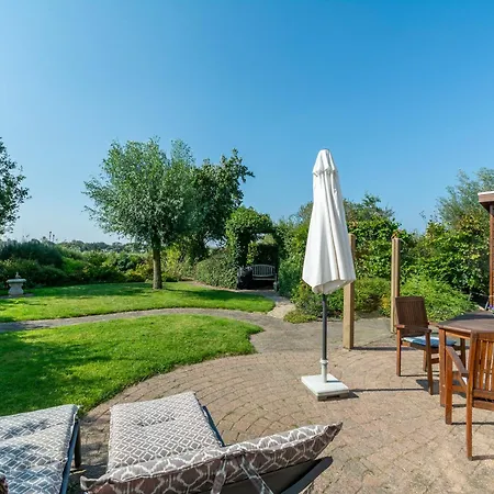 Beautiful Detached Garden